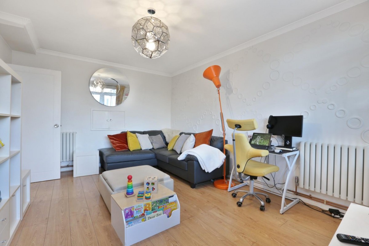 Edmond Court, Dennetts Road