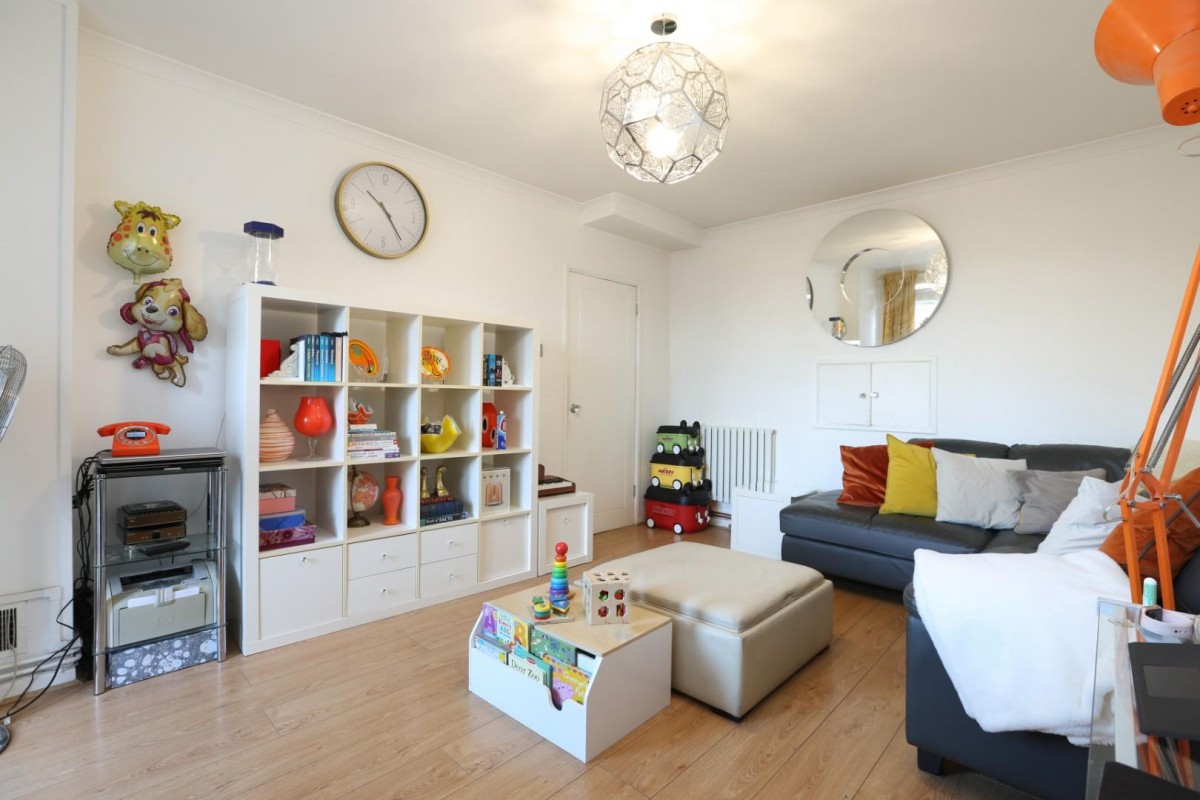 Edmond Court, Dennetts Road