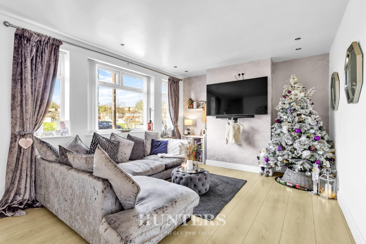 Kelvin Avenue, Middleton M24