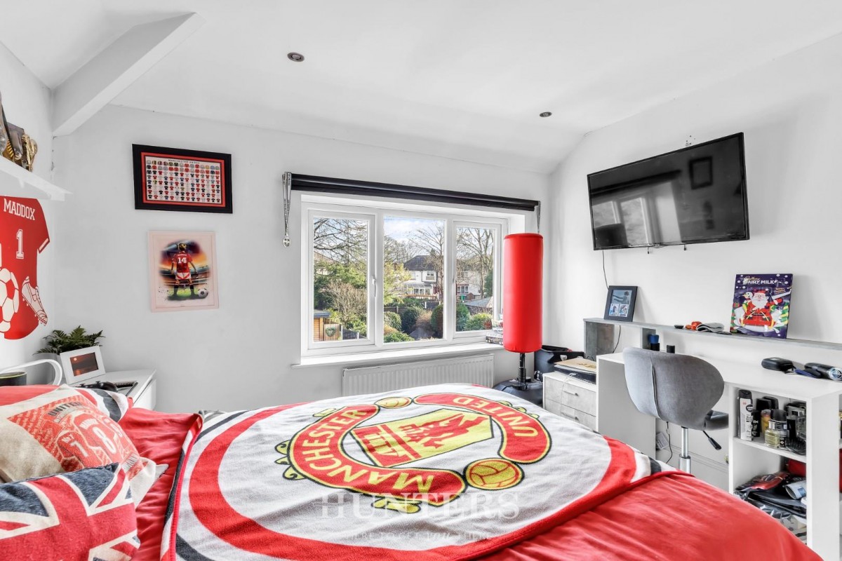 Kelvin Avenue, Middleton M24