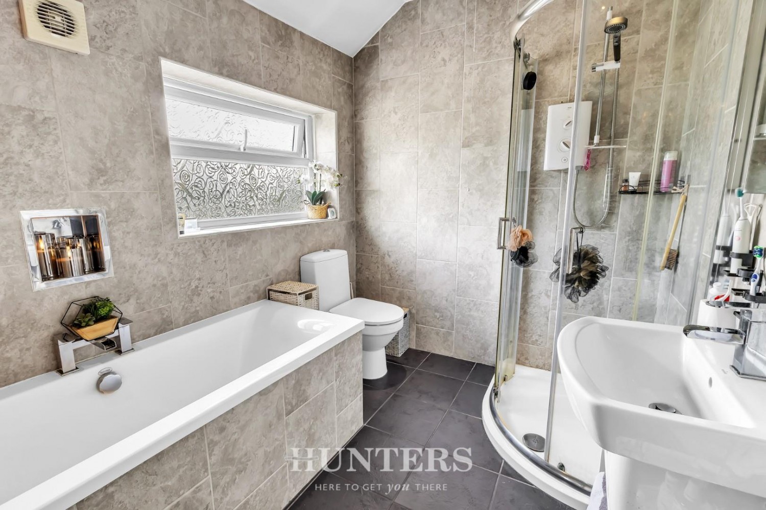 Kelvin Avenue, Middleton M24