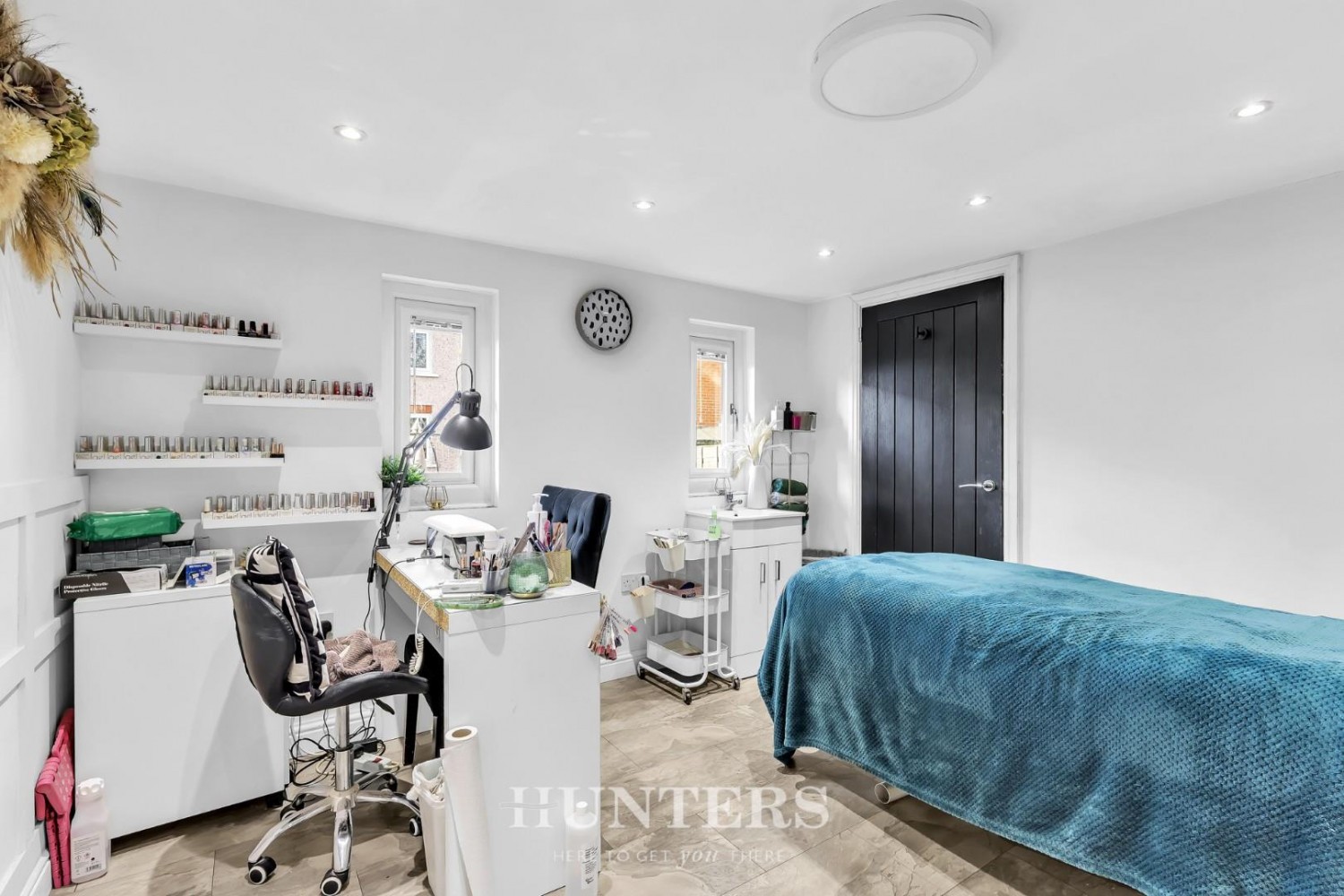 Kelvin Avenue, Middleton M24