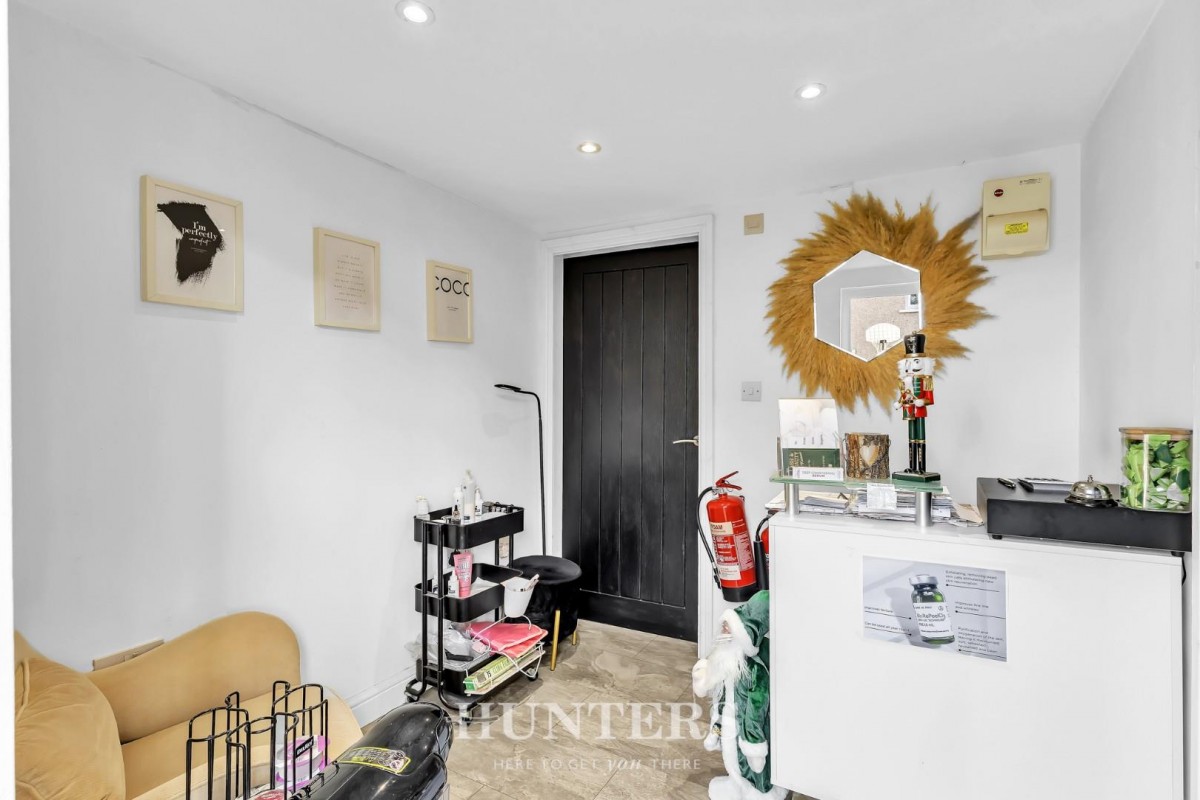 Kelvin Avenue, Middleton M24