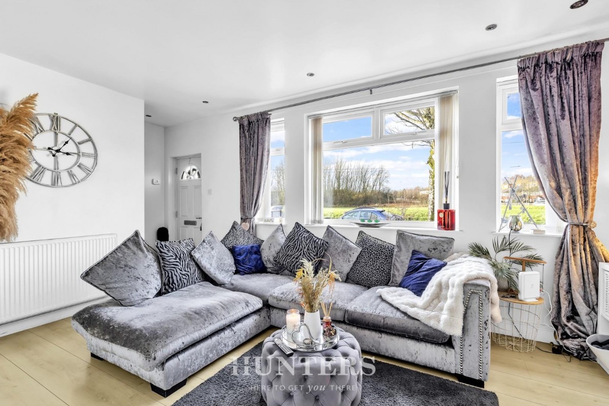 Kelvin Avenue, Middleton M24