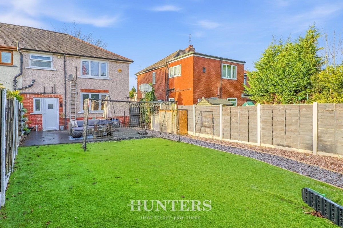 Kelvin Avenue, Middleton M24