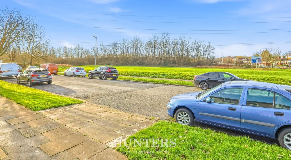 Kelvin Avenue, Middleton M24