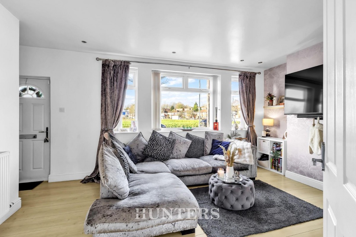 Kelvin Avenue, Middleton M24