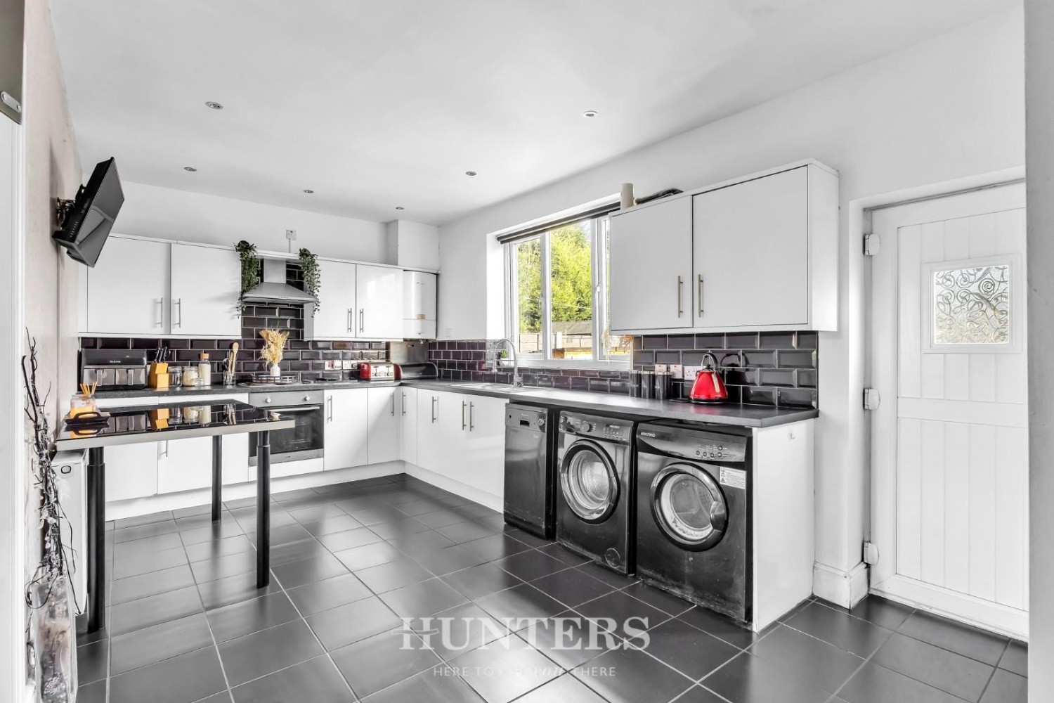 Kelvin Avenue, Middleton M24