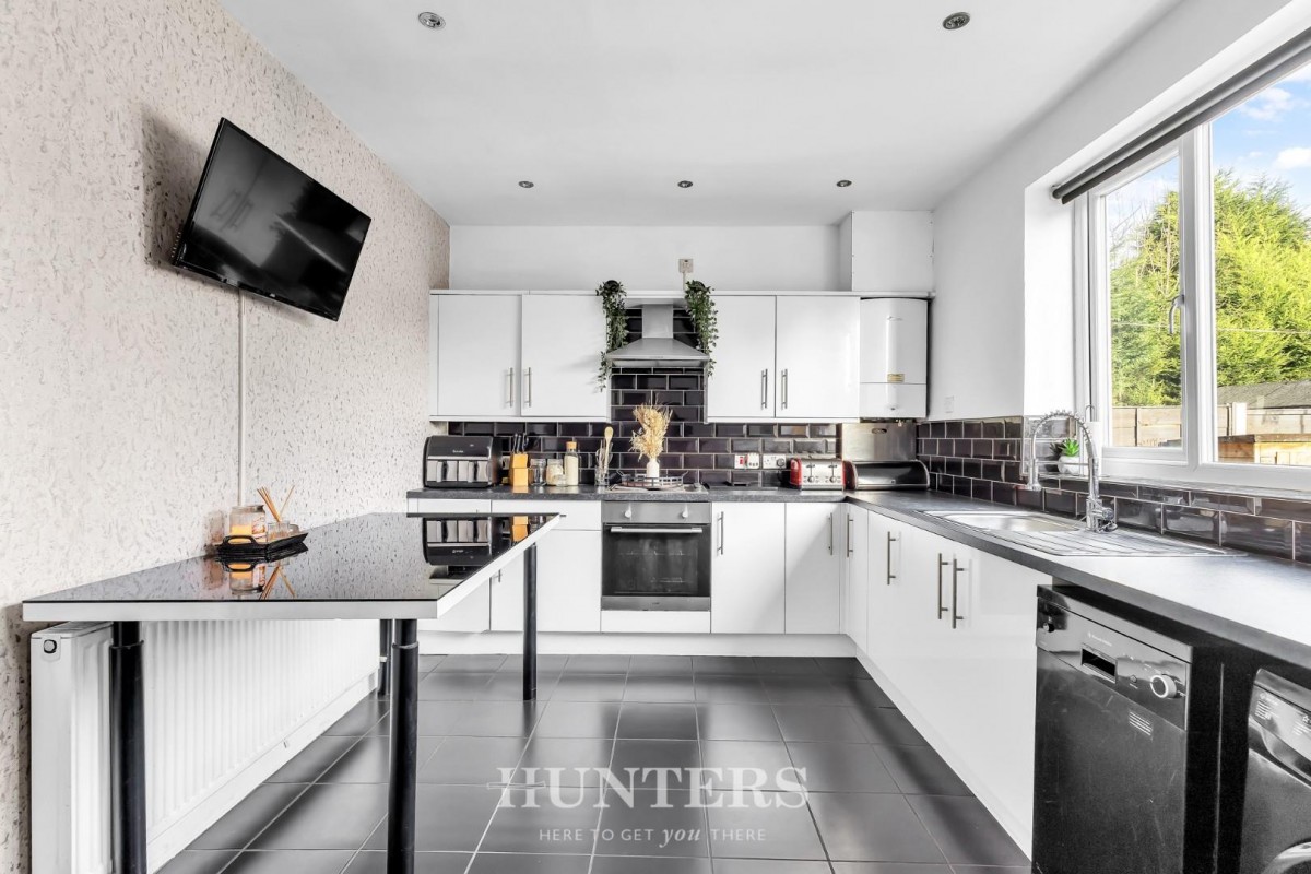 Kelvin Avenue, Middleton M24