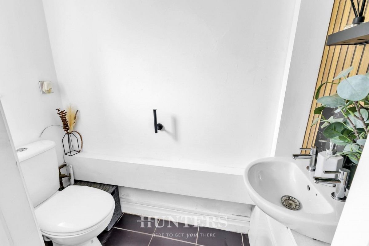 Kelvin Avenue, Middleton M24