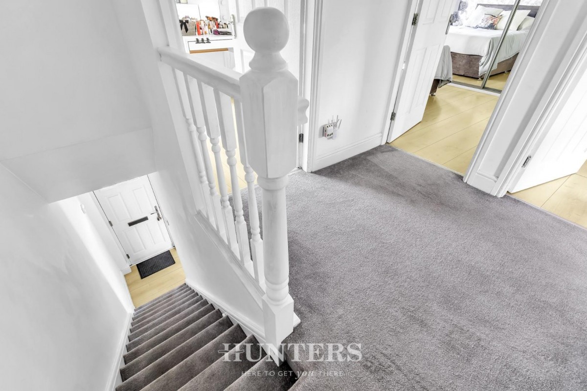 Kelvin Avenue, Middleton M24