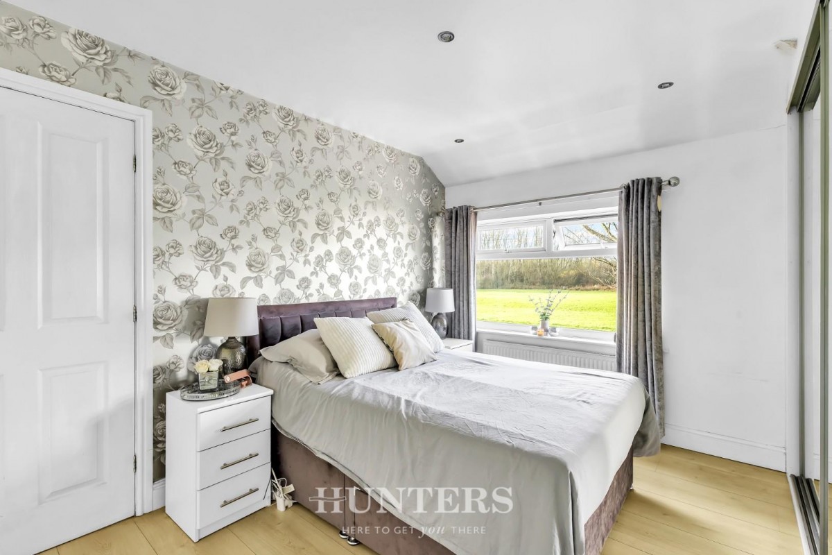 Kelvin Avenue, Middleton M24