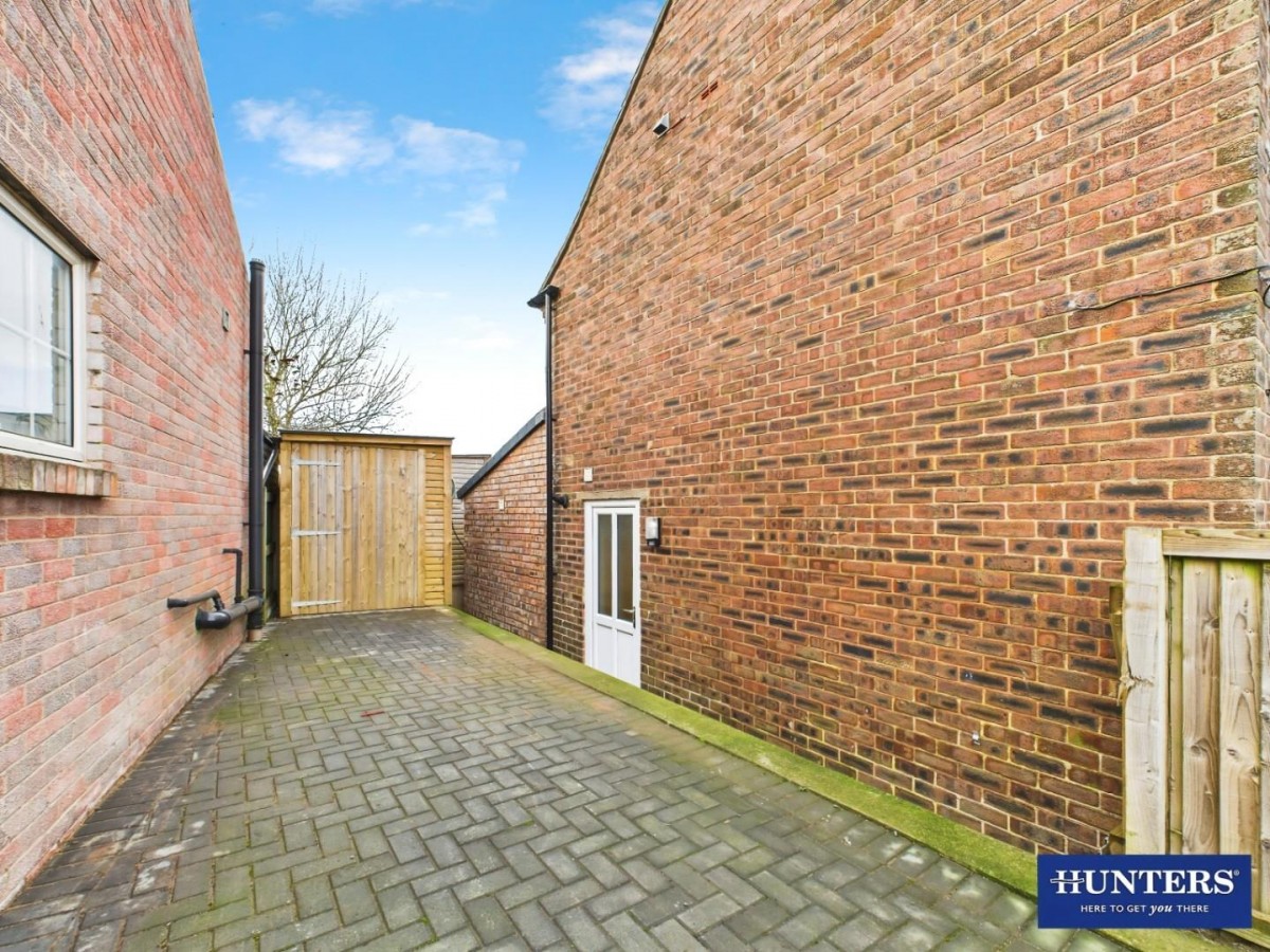 Parkhead Road, Brampton, CA8