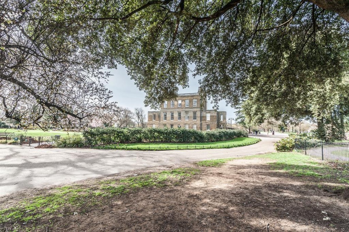 Queen Elizabeth's Walk, London, N16