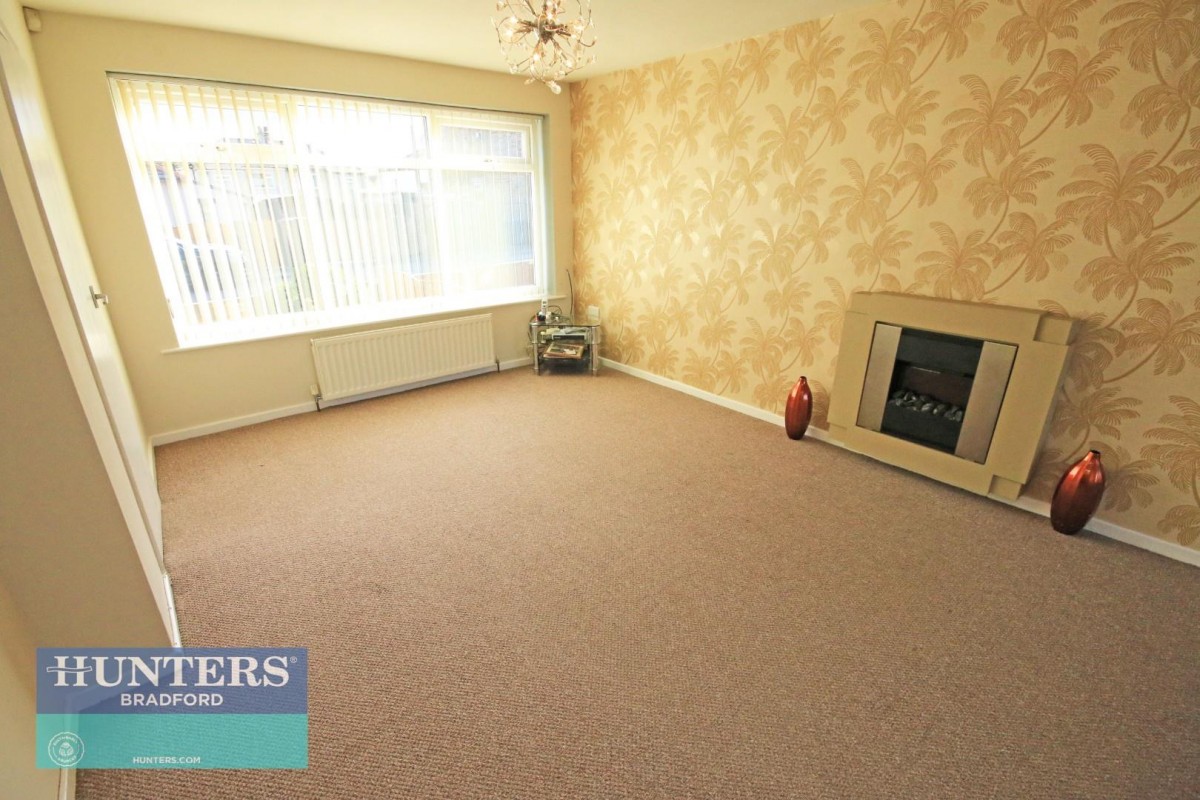 Moorcroft Drive, East Bierley, Bradford, West Yorkshire, BD4 6NJ
