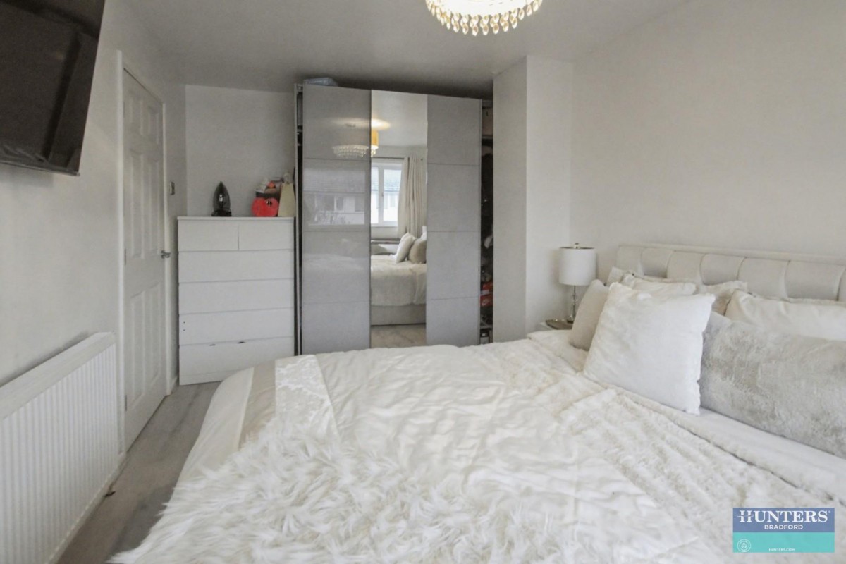 Sandringham Close, Bradford, BD14 6EB