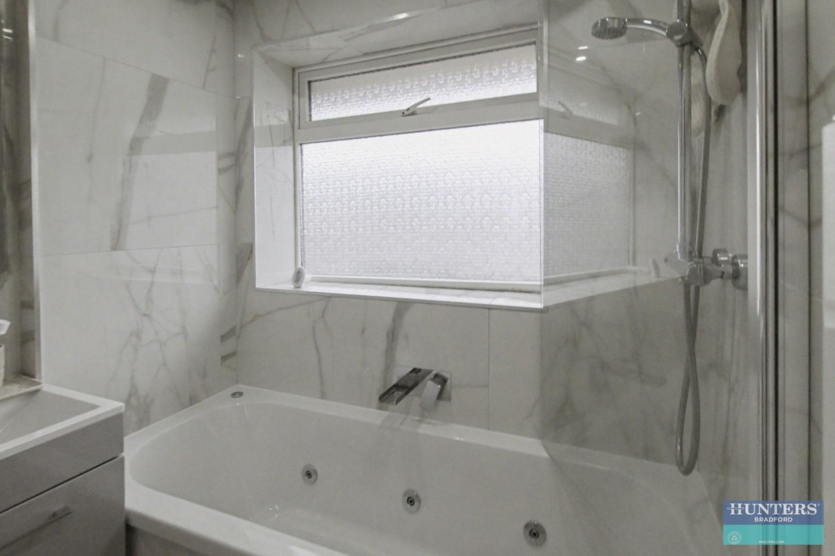 Sandringham Close, Bradford, BD14 6EB