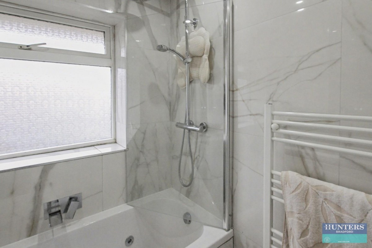 Sandringham Close, Bradford, BD14 6EB