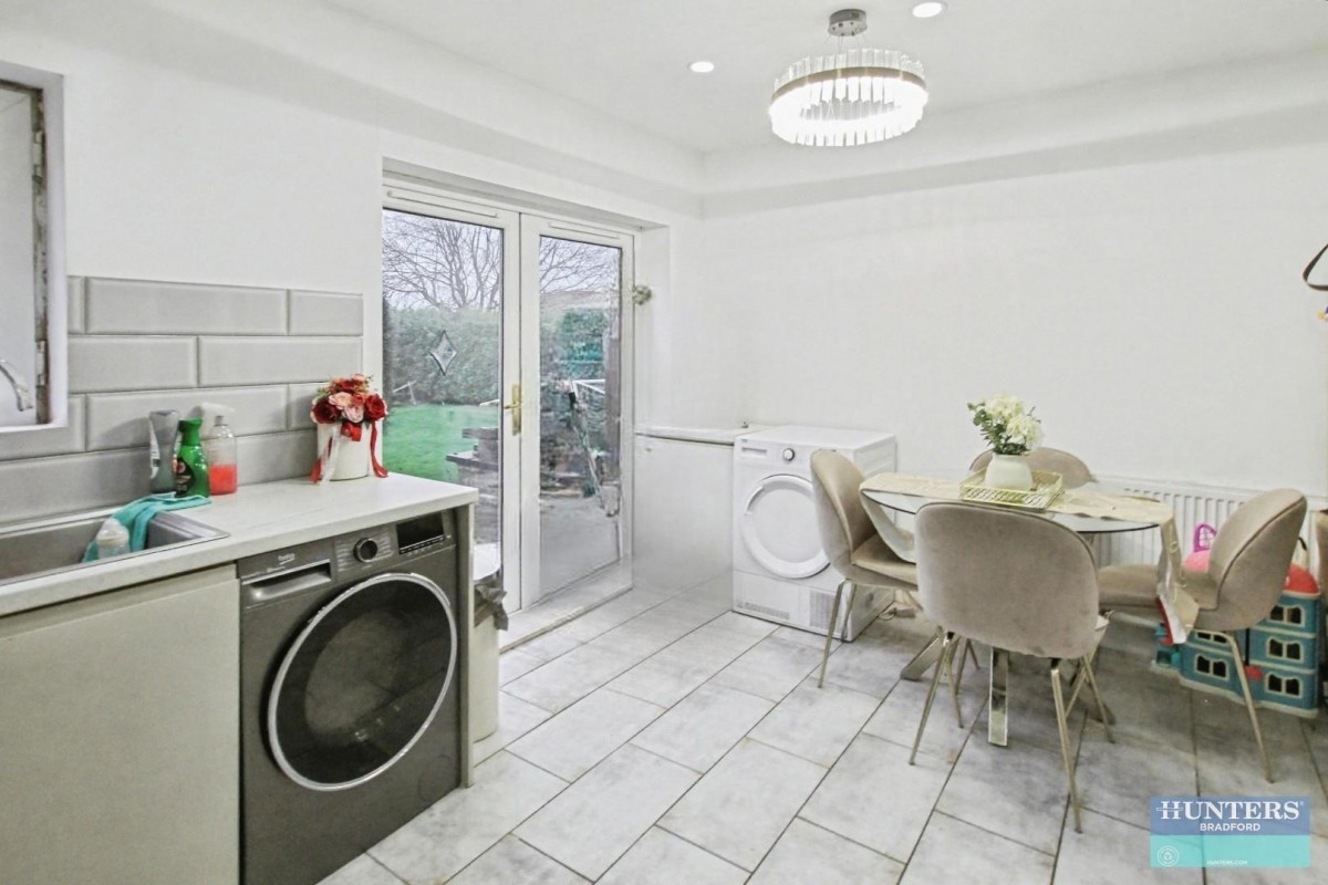 Sandringham Close, Bradford, BD14 6EB