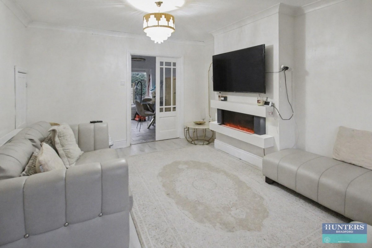 Sandringham Close, Bradford, BD14 6EB