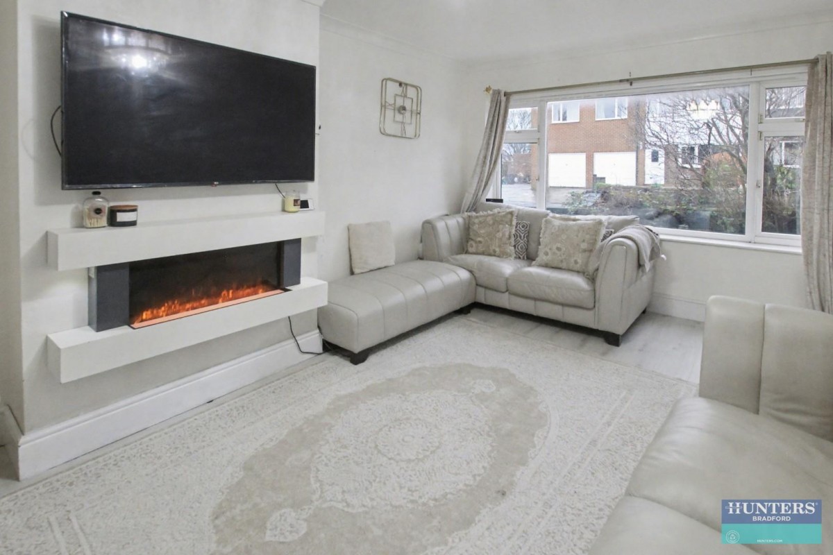 Sandringham Close, Bradford, BD14 6EB