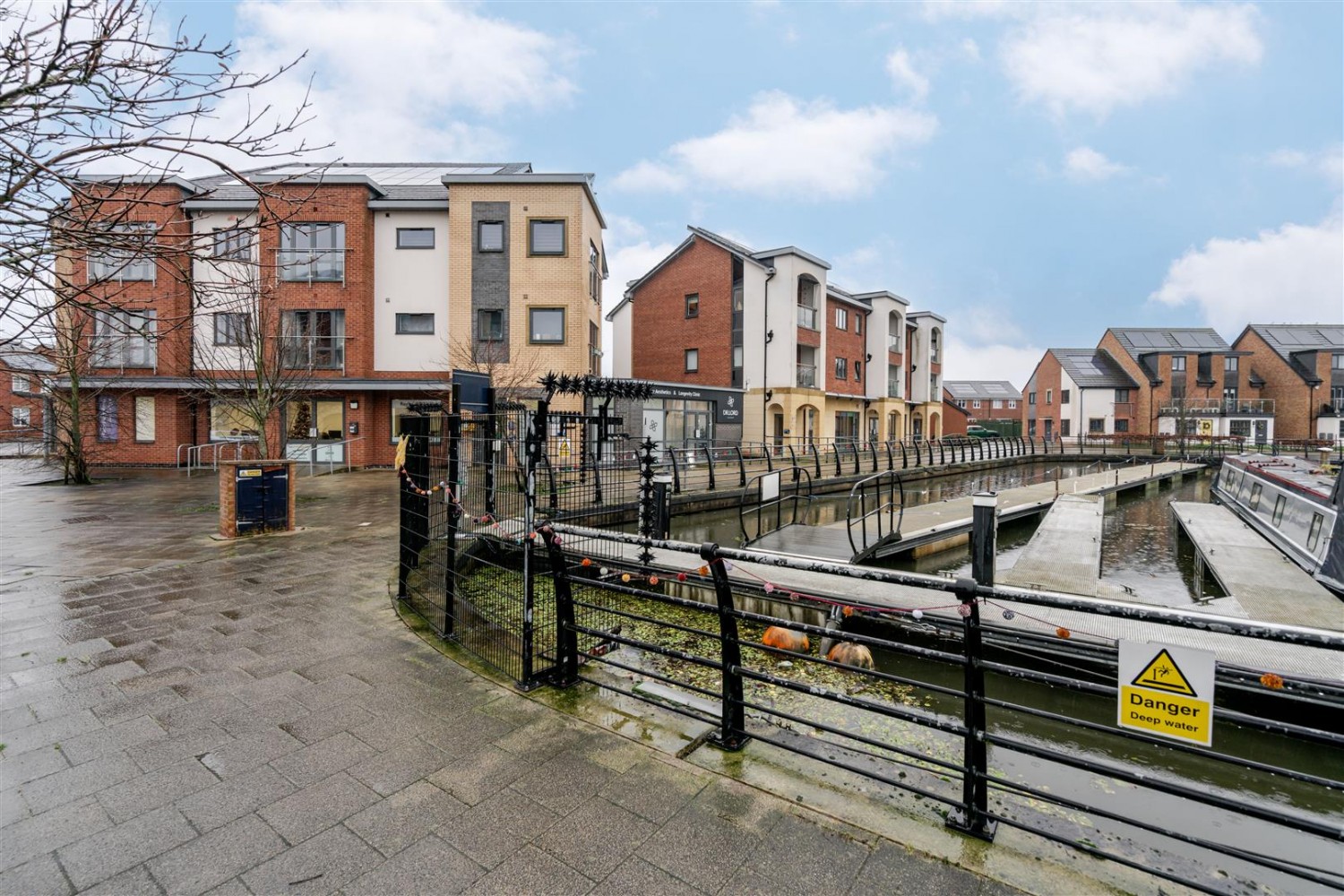 Marina Walk, Leigh