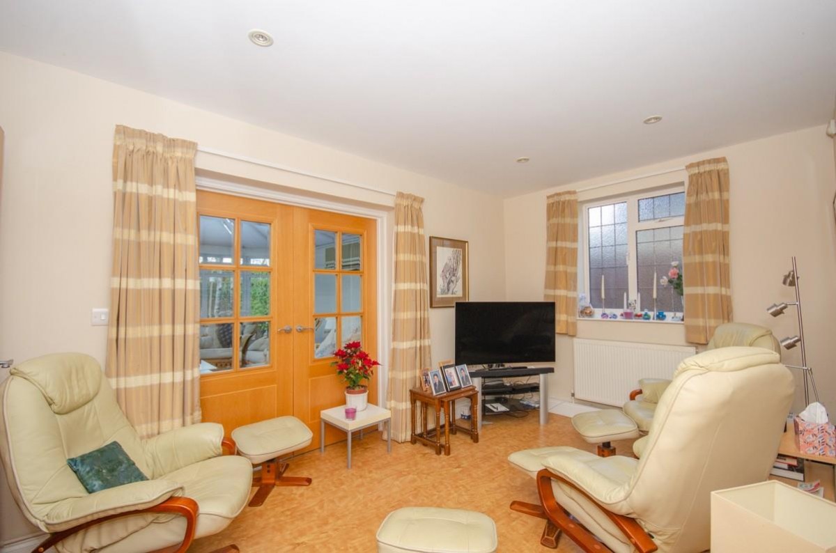 Park Crescent, Frenchay, Bristol, BS16 1PD