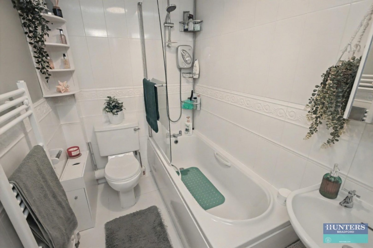 Winchester Gardens Bradford, BD4 8UJ