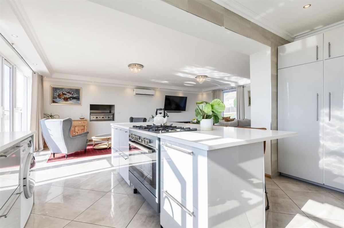 Cuxton Road, Rochester, ME2 2NJ