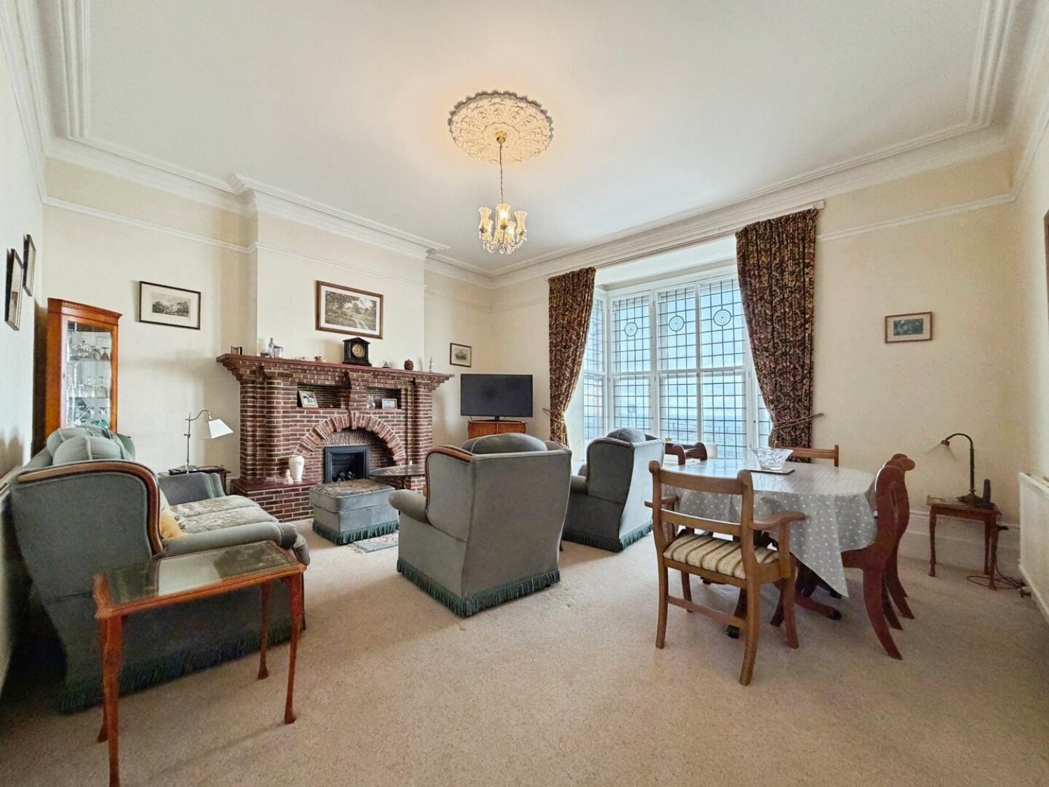 2 bedroom Flat for sale in Marine Parade, Hythe