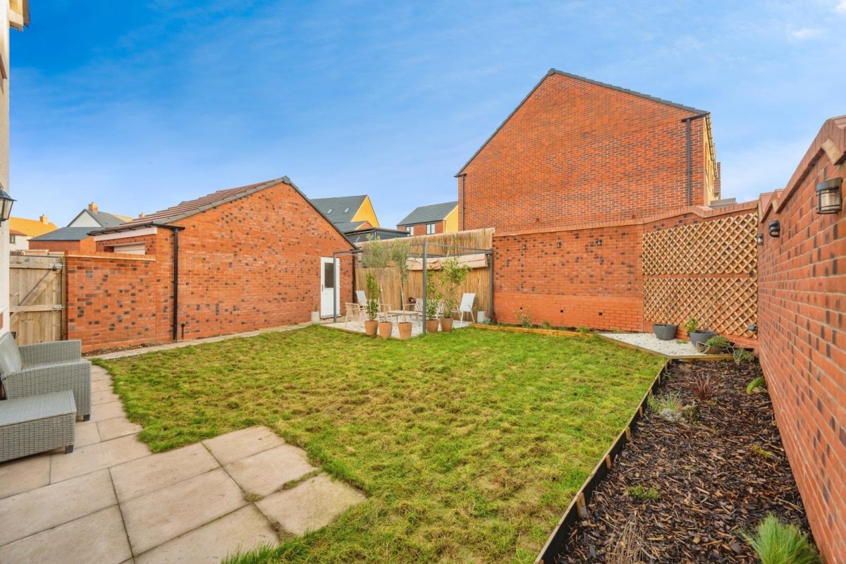 Child Close, Lichfield