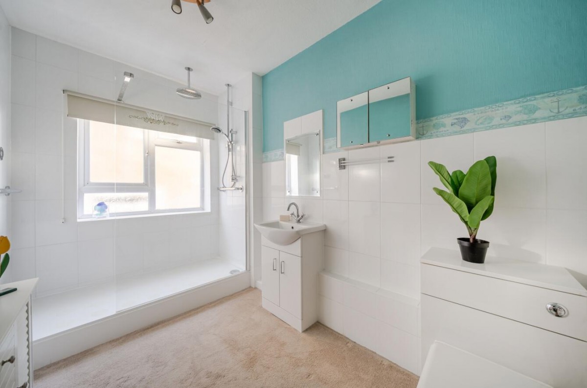 Faversham Road, London, SE6 4XE