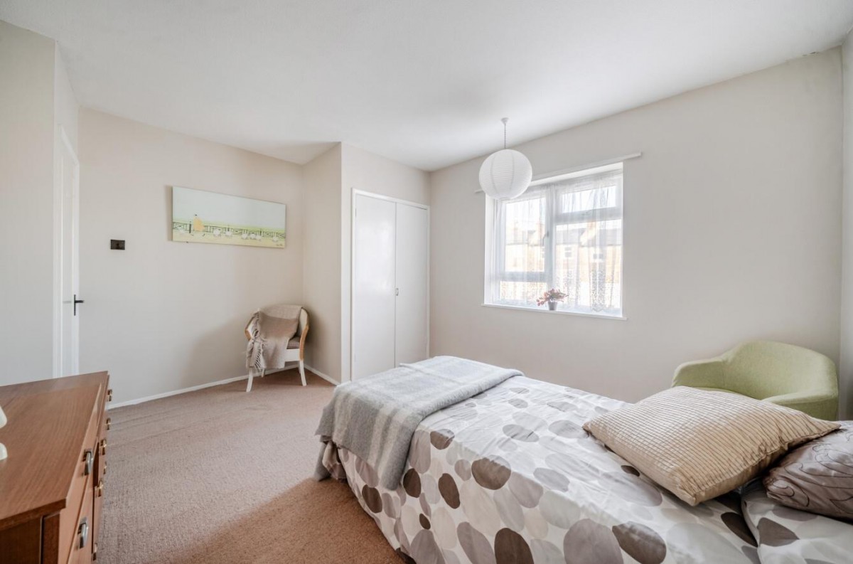 Faversham Road, London, SE6 4XE