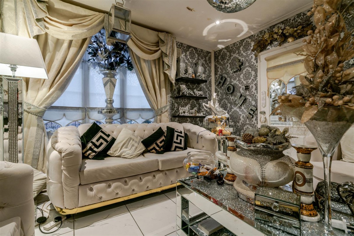 Balmoral Drive, Leigh