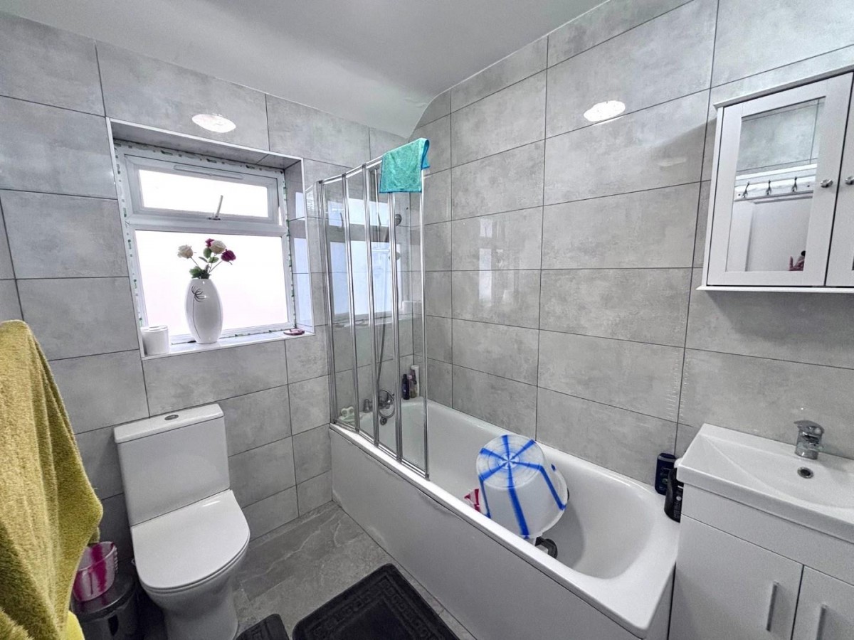 Berwick Avenue, Hayes