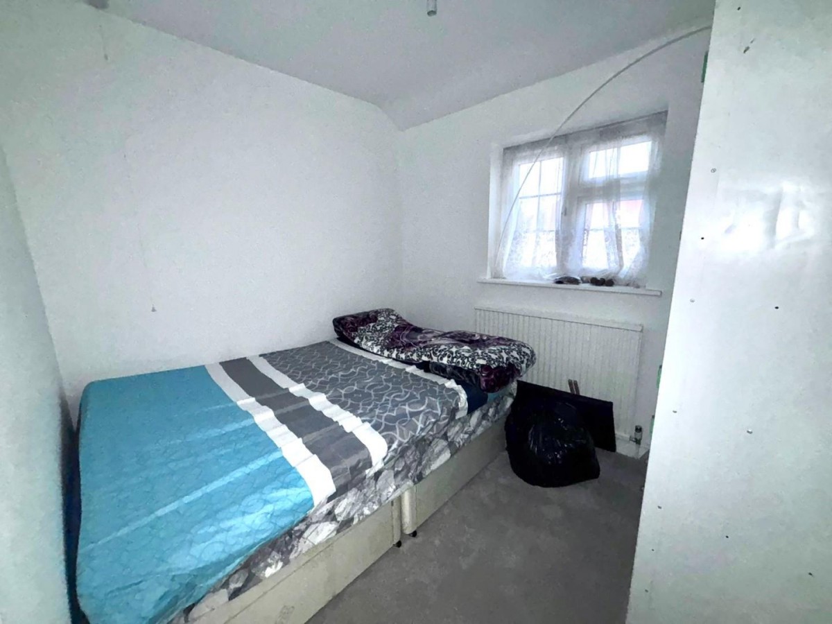 Berwick Avenue, Hayes