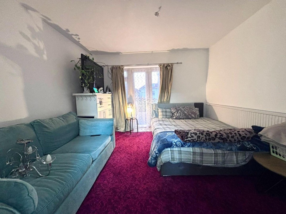 Berwick Avenue, Hayes