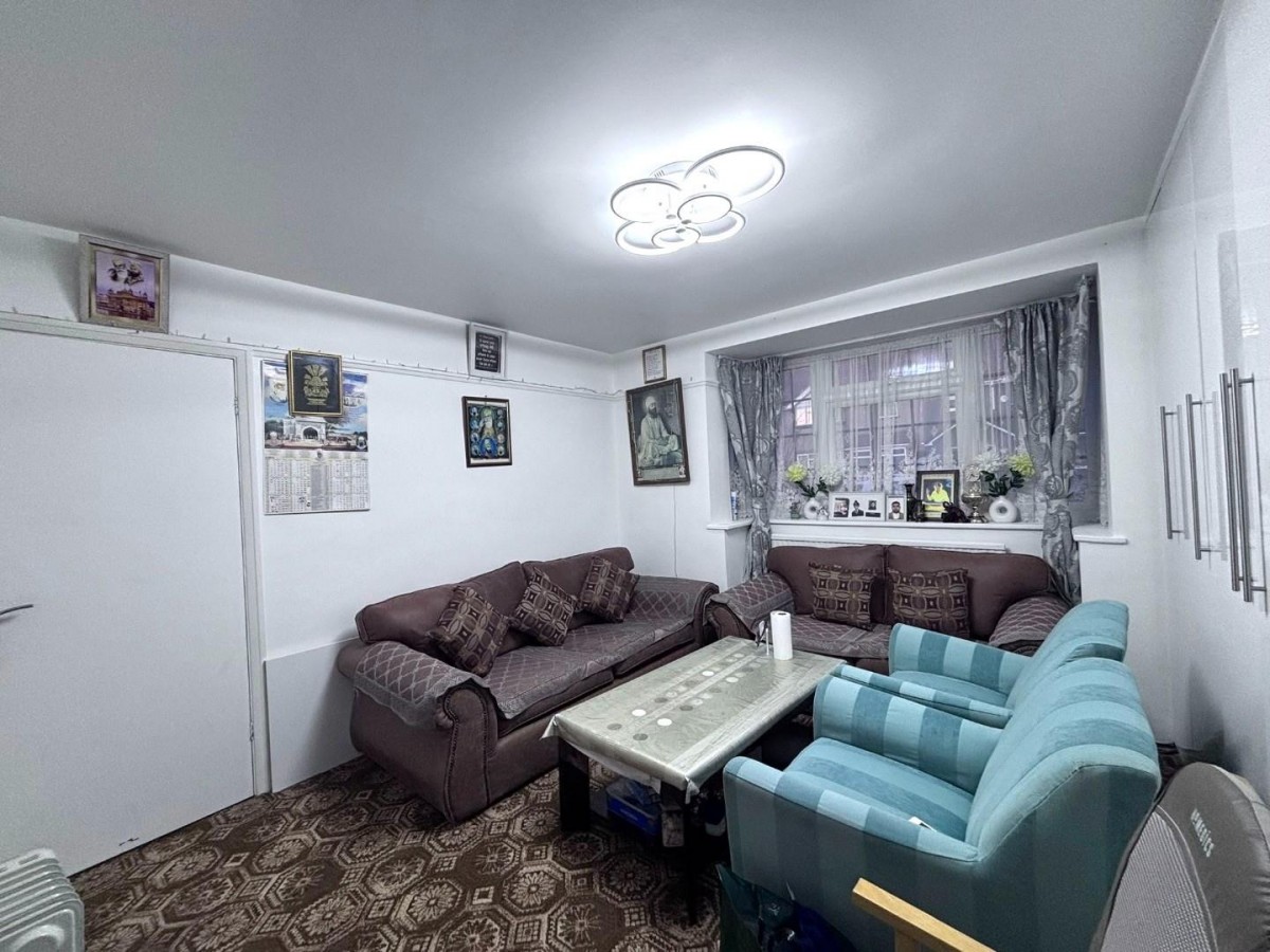 Berwick Avenue, Hayes