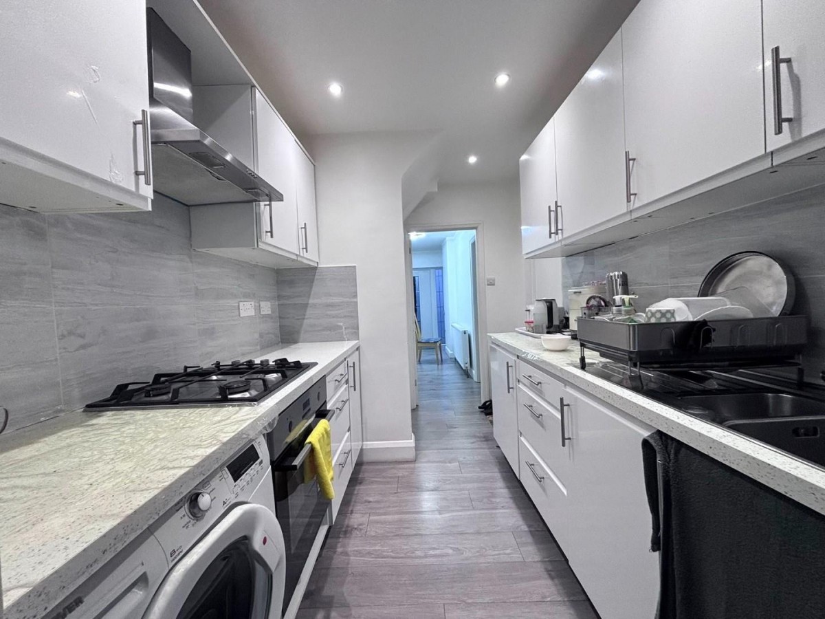 Berwick Avenue, Hayes