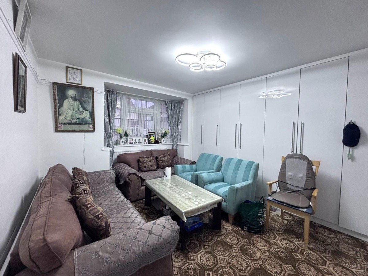 Berwick Avenue, Hayes