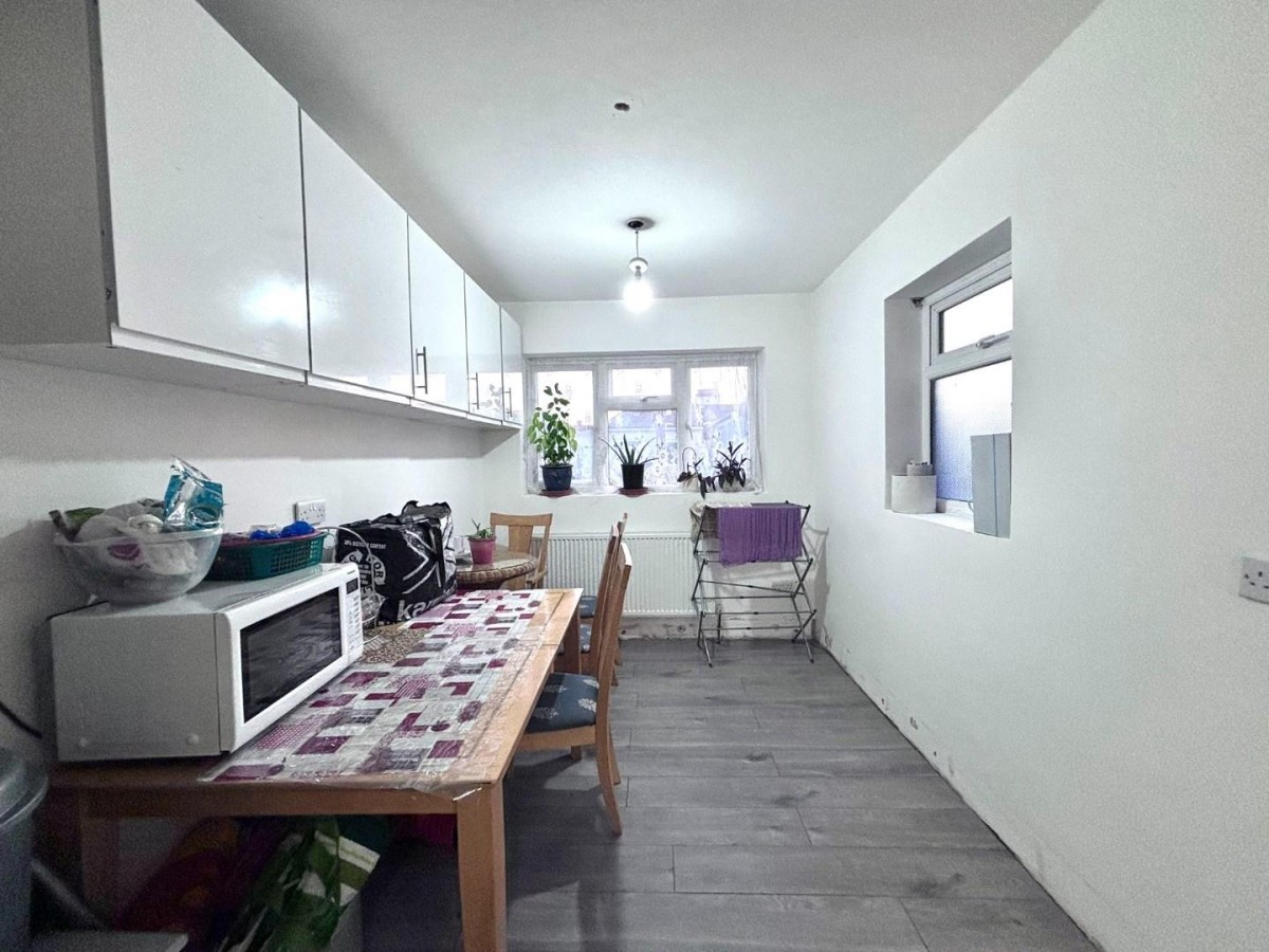 Berwick Avenue, Hayes