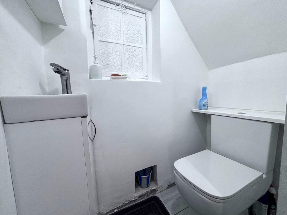 Berwick Avenue, Hayes