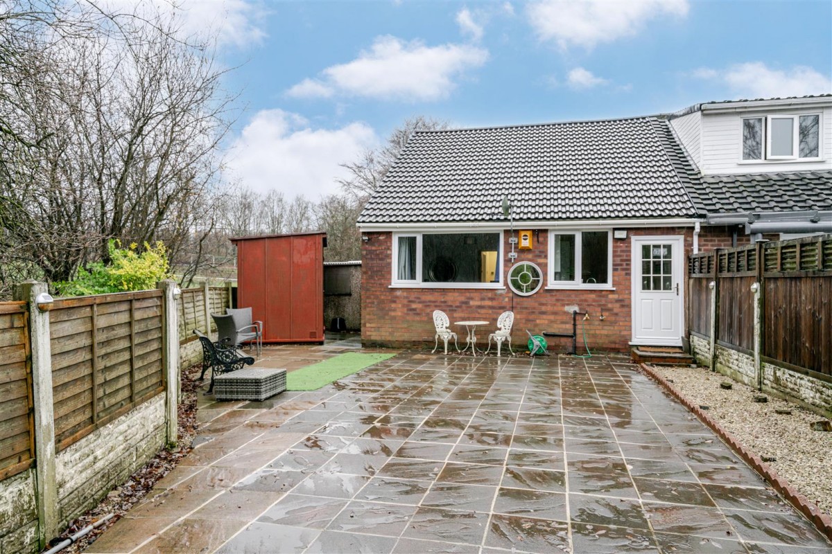 Johnson Close, Leigh