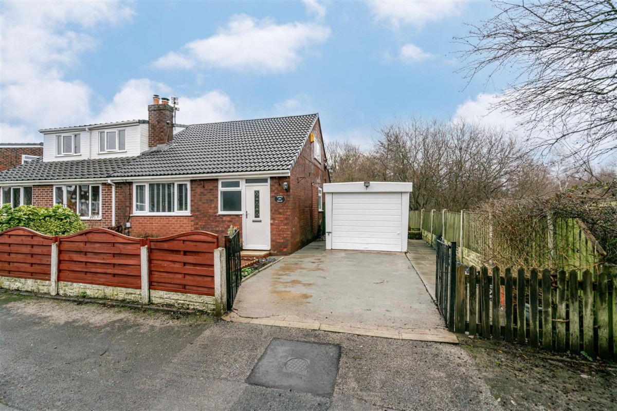 Johnson Close, Leigh