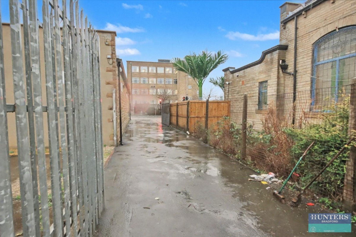 Leeds Old Road Bradford, West Yorkshire, BD3 8JS