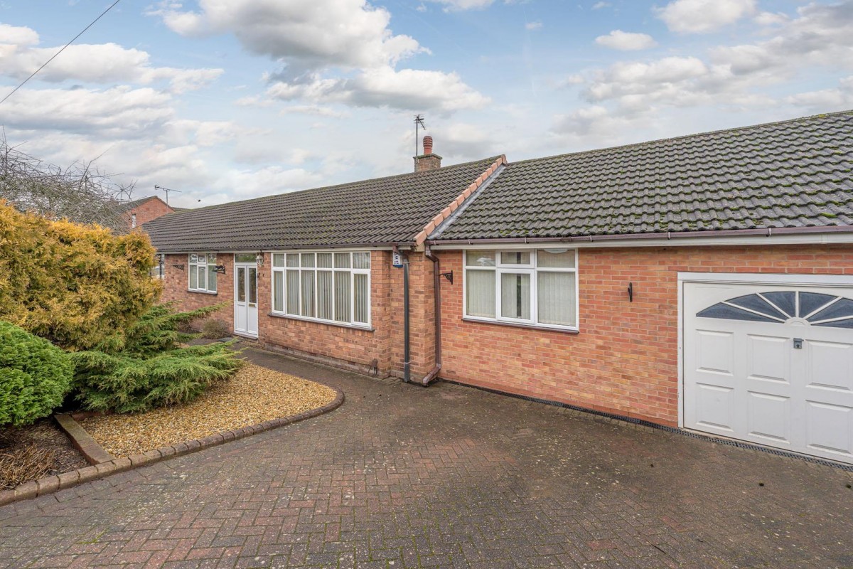 Essex Avenue, Kingswinford, DY6 9RH