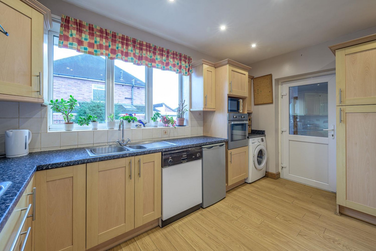 Essex Avenue, Kingswinford, DY6 9RH