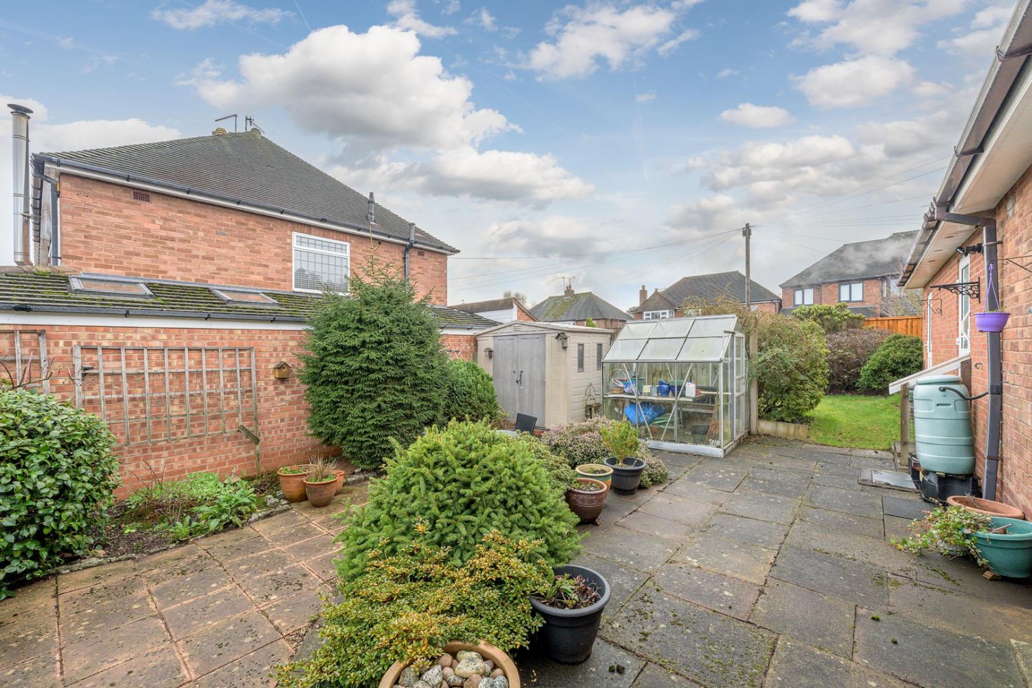 Essex Avenue, Kingswinford, DY6 9RH
