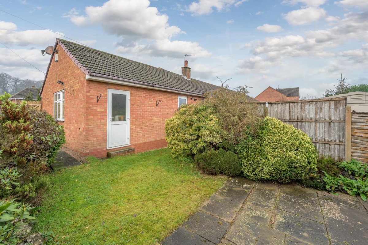 Essex Avenue, Kingswinford, DY6 9RH