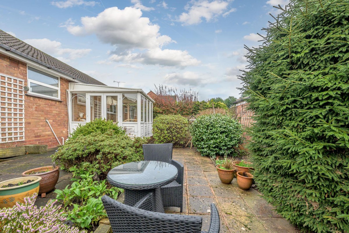 Essex Avenue, Kingswinford, DY6 9RH